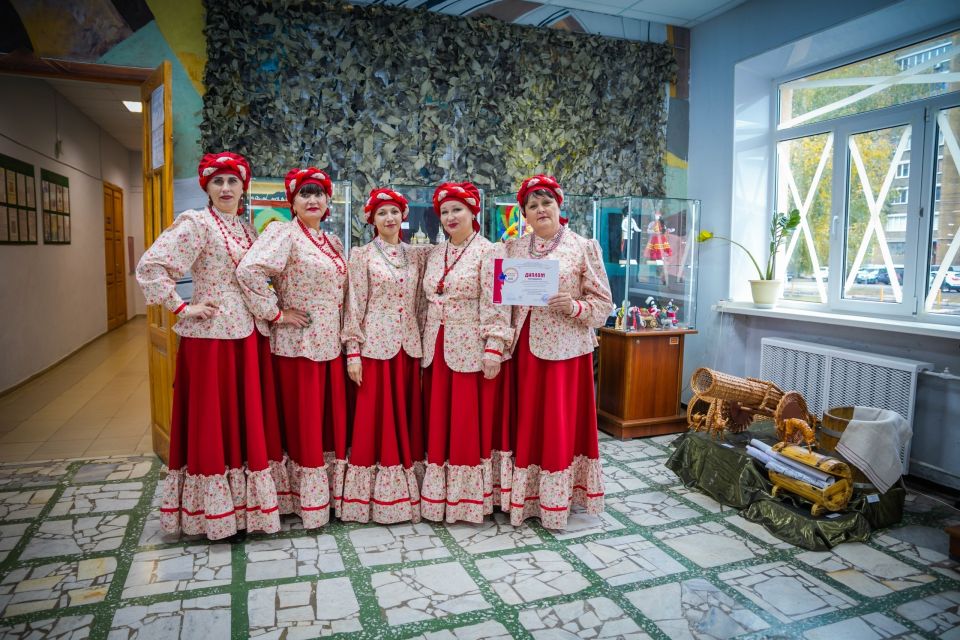 В Городском культурном центре «Лира» состоялся уникальный межрегиональный благотворительный фестиваль-смотр «Казацкая слобода»