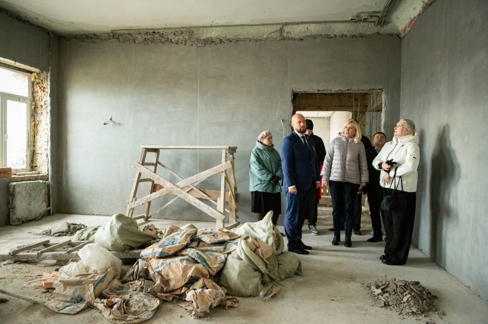 Мэр Курска проверил ремонт детсада, теплосети и выслушал жалобы жителей