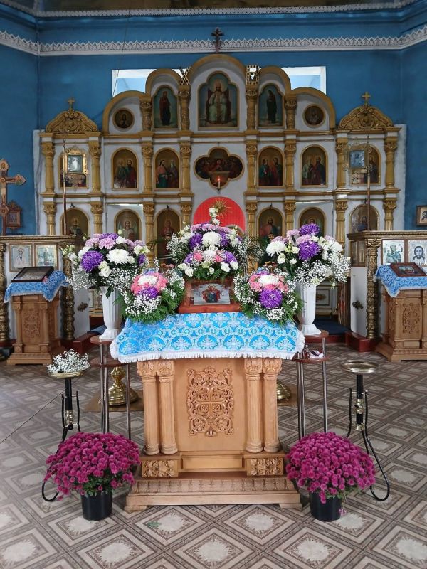 Виктор Петров: Уважаемые земляки!. С сердечным теплом поздравляю вас с Покровом Пресвятой Богородицы! Этот светлый праздник напоминает нам о любви, милосердии и защите