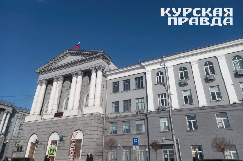 Глава Курска призвал к публичному порицанию водителей за парковку на газонах