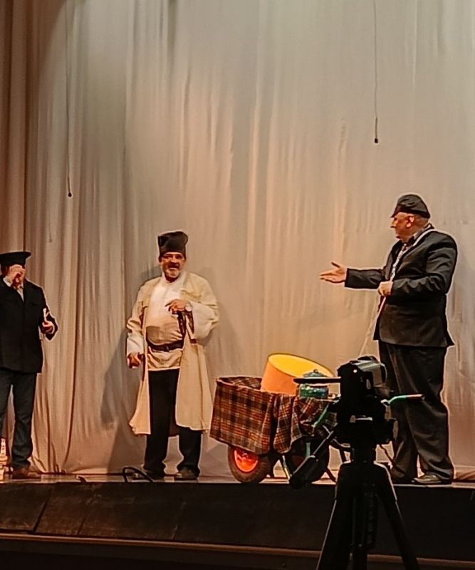 В Железногорске на сцене Дворца горняков при поддержке федеральной программы «Пушкинская карта» национального проекта «Семья», ставшего правопреемником национального проекта «Культура», клуб авторской песни «Роза ветров»...