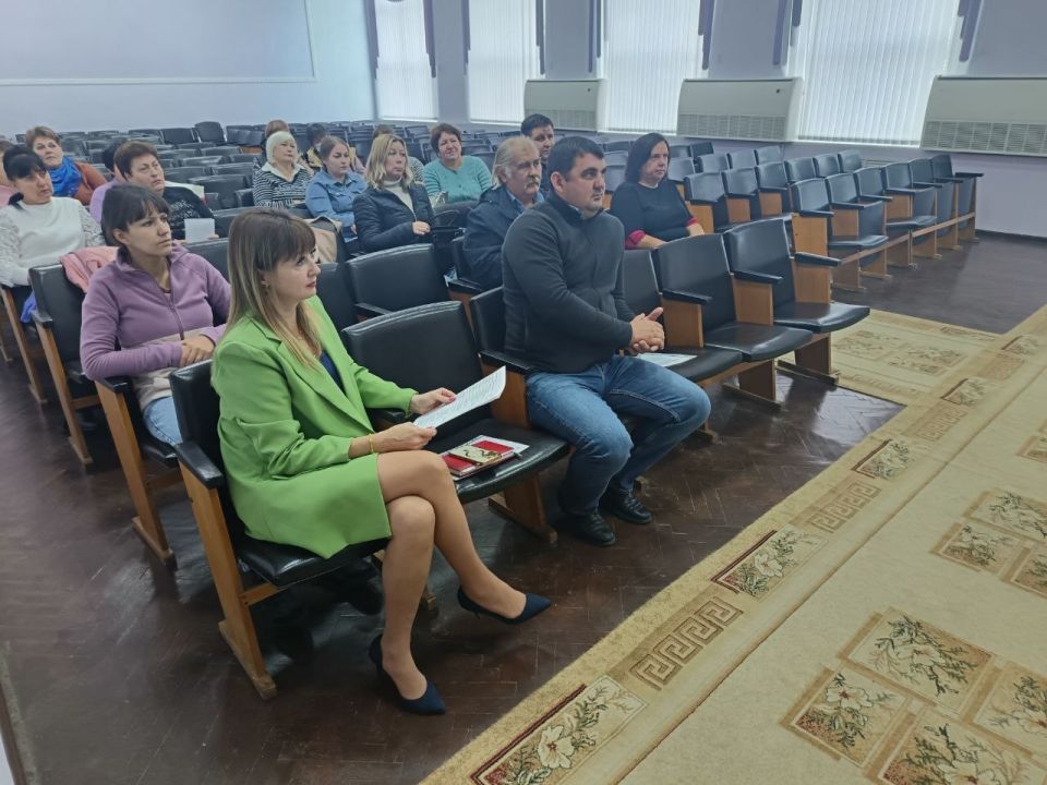 Сегодня, 15 октября 2025 года, в актовом зале администрации Октябрьского района состоялось совещание с участием военного комиссара города Курчатова, Курчатовского и Октябрьского районов