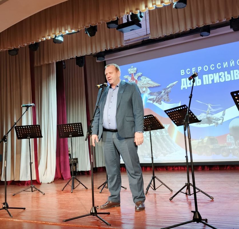 Сергей Цуканов: Сегодня в районном Доме народного творчества состоялось торжественное мероприятие, посвященное осеннему призыву фатежан в ряды Вооруженных сил России