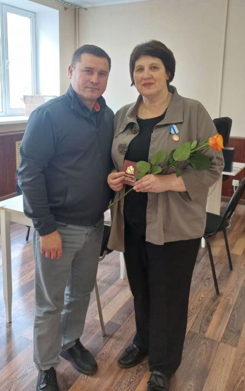 По поручению Губернатора Курской области Александра Евсеевича Хинштейна глава Кореневского района Владимир Жилинков вручил медаль «За заслуги перед Курской областью» степени за значительные достижения в общественной...