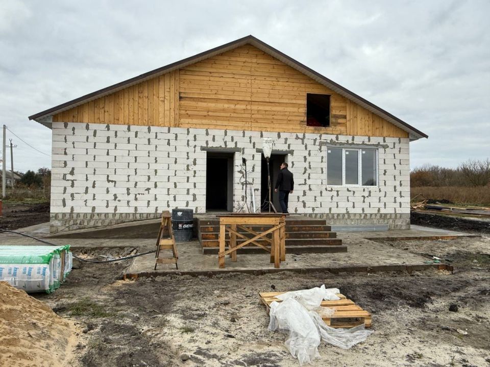 Глава района, Виктор Владимирович Петров, лично осмотрел объект строительства