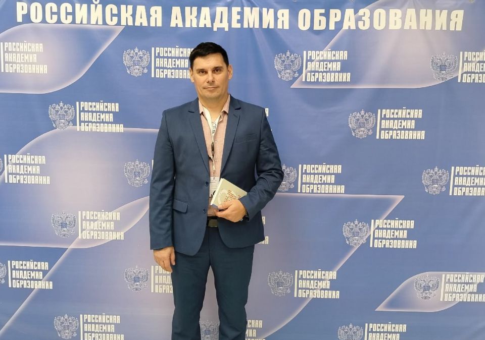 Нина Голубева: Директор Касторенской СОШ № 2 Александр Евгеньевич Мартынов примет участие в стратегической сессии «Клуб директоров: строим будущее»