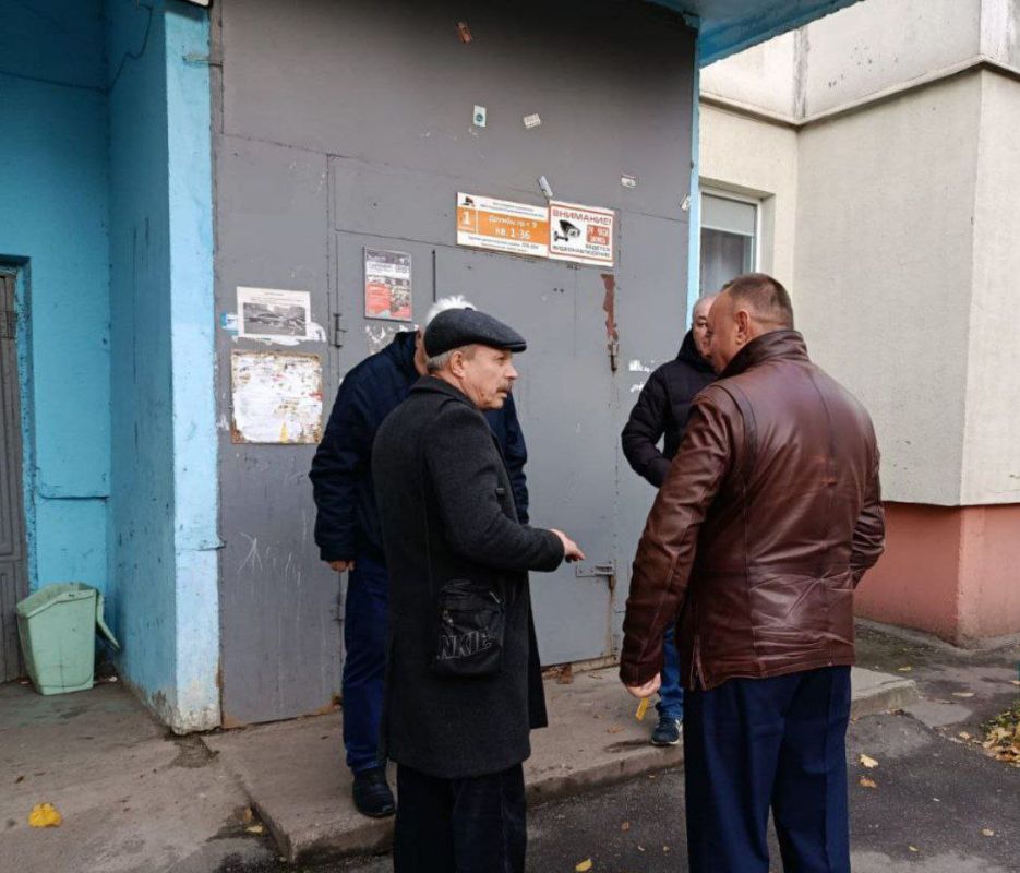 Глава Центрального округа Андрей Борисов по поручению главы города Евгения Маслова совместно с УК выехал по адресам, по которым поступали жалобы по отоплению