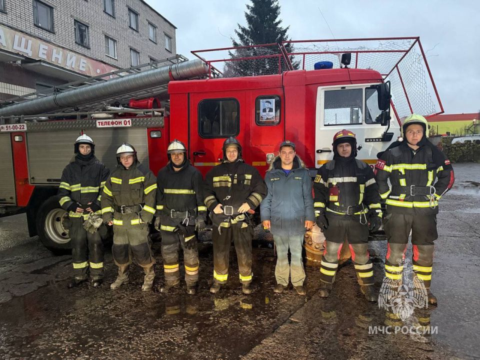 Железногорские огнеборцы МЧС России спасли двух человек