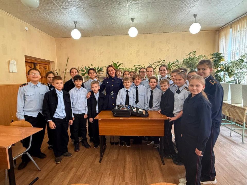 Следователь-криминалист регионального СК провела урок для кадет ведомства