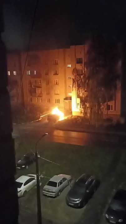 Ночью в Курске загорелся припаркованный у одной из многоэтажек автомобиль Haval