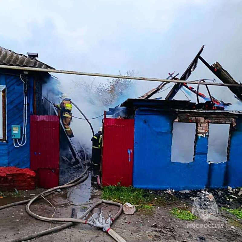 Из-за неисправной электропроводки сгорела летняя кухня