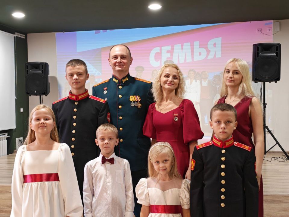 Александр Хинштейн поздравил победителей Всероссийского конкурса «Семья года»