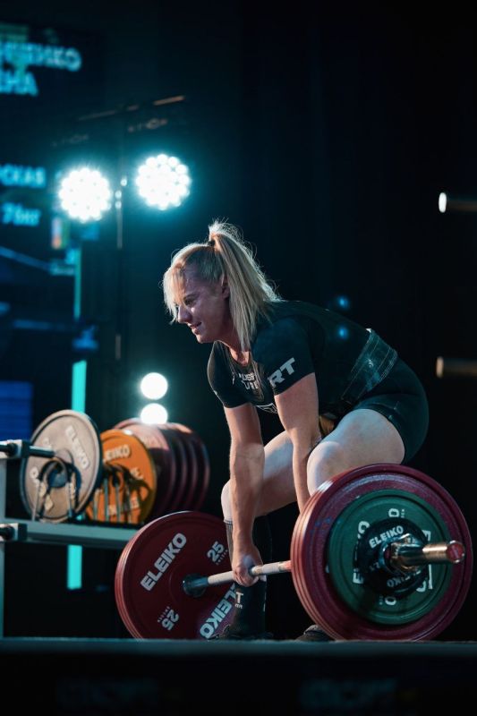 Александр Михайлов: На Кубке России по пауэрлифтингу, проходящем в Кургане, Елена Панченко -