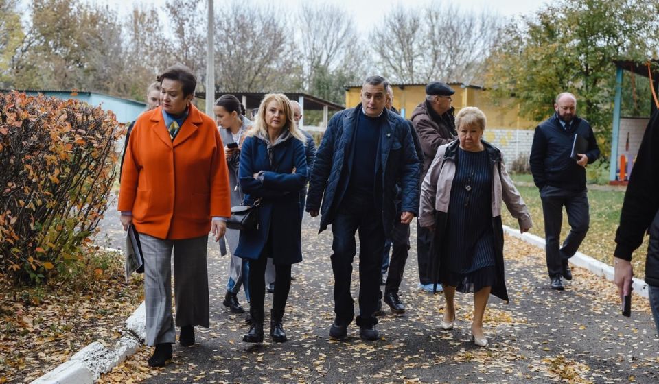 Губернатор побывал в центре «Аистенок» и гинекологии ОПЦ, которые отремонтируют на деньги Сербии