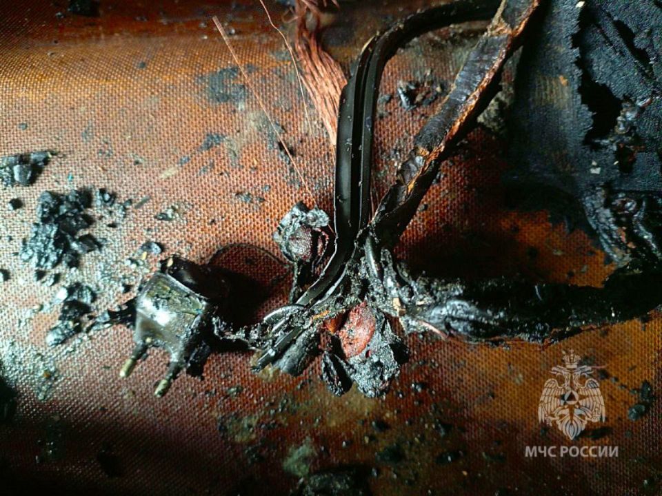 Пожар в бесхозном доме в Конышевском районе