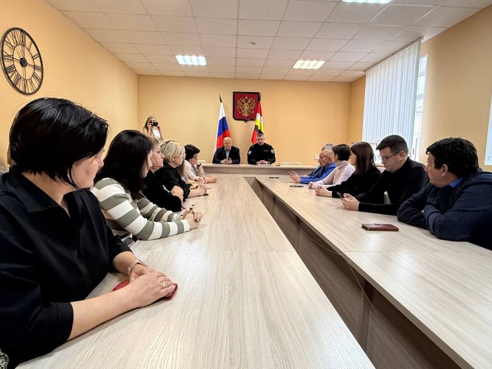Сотрудники полиции продолжают предупреждать о способах обмана мошенников и давать простые рекомендации по защите от их действий