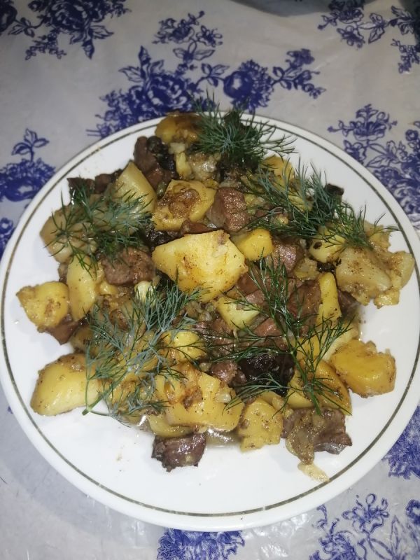 Праздник для гурманов: картошка с печенью и лёгким на огне