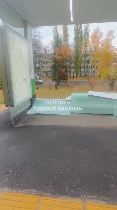 Вандалы повредили трамвайную остановку "КПК"