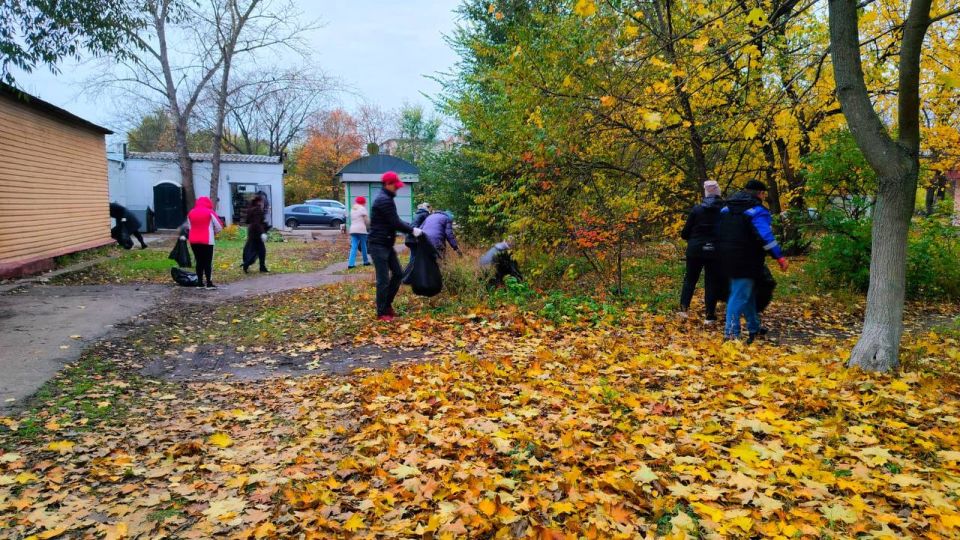 С территории ПЛК в Курске во время субботника вывезено 30 кубометров мусора