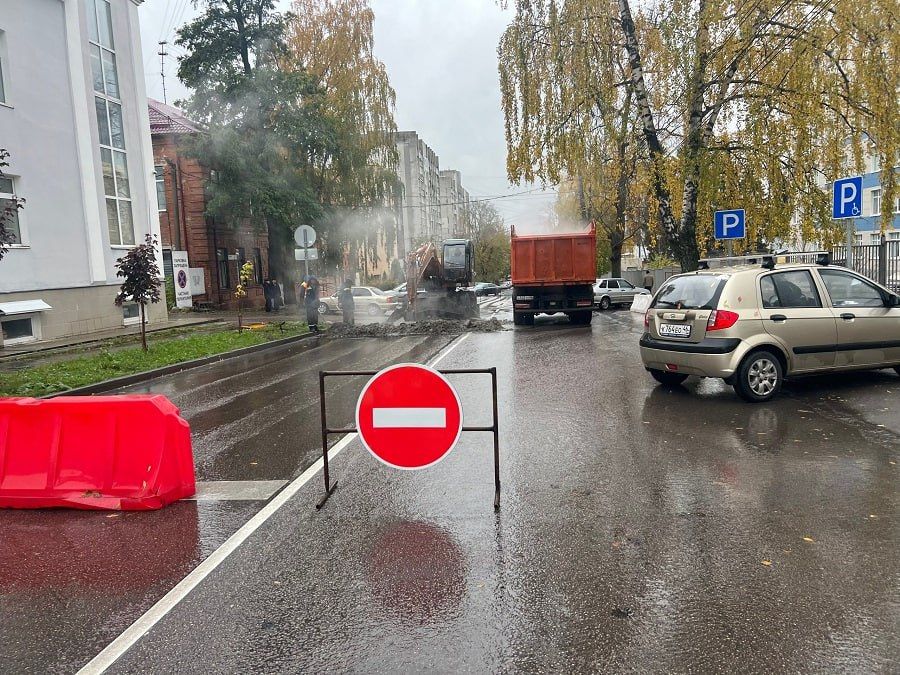 «РИР Энерго» устраняет повреждение теплосети в центре Курска