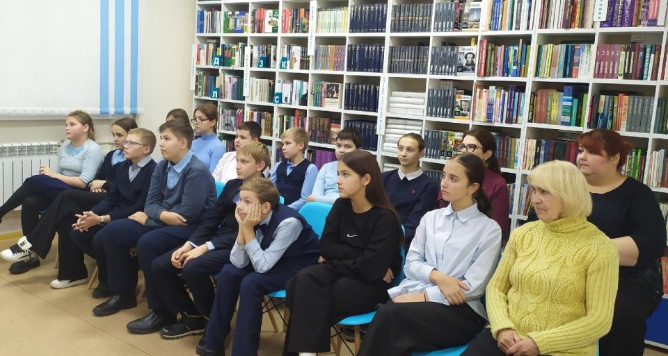 В детской модельной библиотеке-филиале № 1 им. Е.А. Благининой прошел информационный час «Безопасность — это просто: вместе защитим нашу жизнь»
