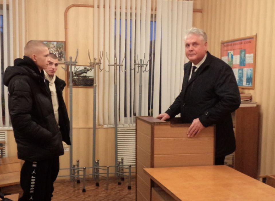 Виктор Кожухов: Сегодня на областной сборный пункт проводили трех золотухинцев