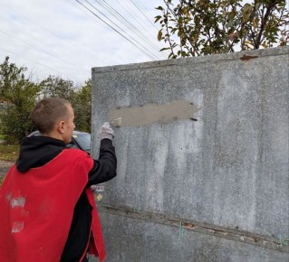 В рамках проекта «Чистый город» и второго этапа Общероссийской акции «Сообщи, где торгуют смертью» в Сеймском округе устраняют наркотическую рекламу