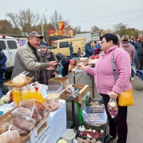 Фермеры и сельхозтоваропроизводители нашего района участвуют в Курской ярмарке