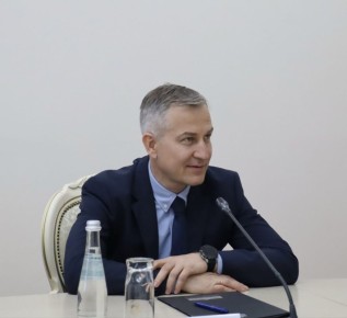 Губернатор Курской области Александр Хинштейн представил часть своей команды, формируемой после утверждения новой структуры регионального правительства