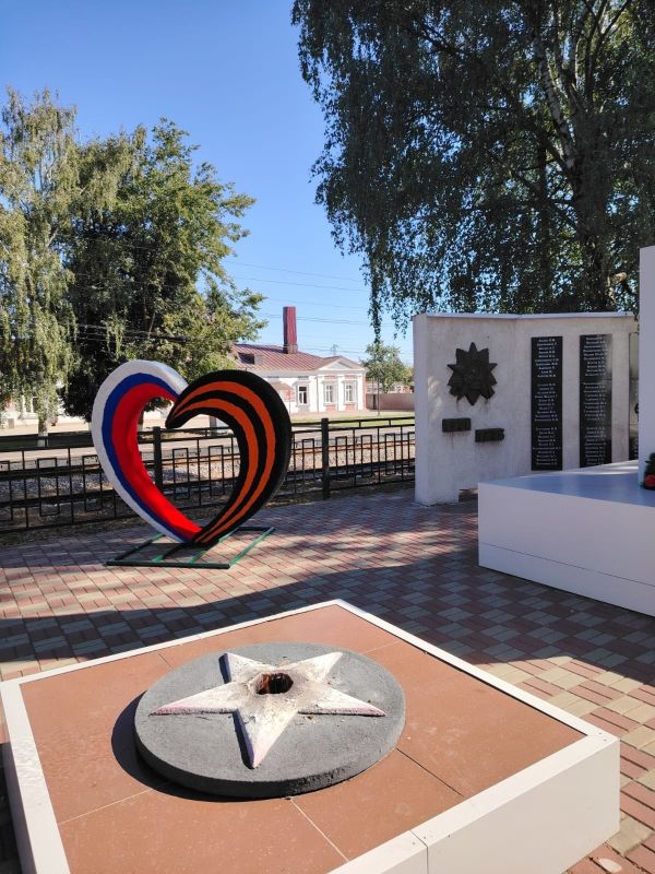 В поселке Пристень завершились работы очередного этапа благоустройства общественной территории «Братская могила советских воинов, погибших в боях с фашистскими захватчиками»