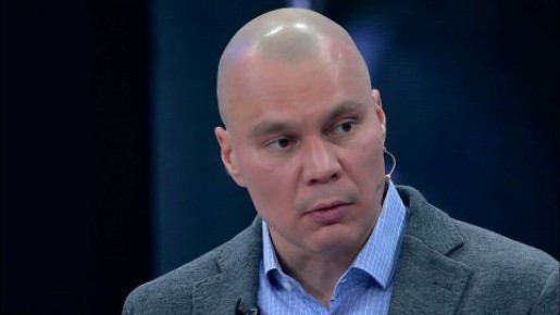 Андрей Медведев: А помните на днях задержали и отправили в суд уличную музыкантку? Юную девушку