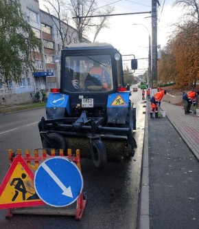 В городе продолжают работать коммунальщики
