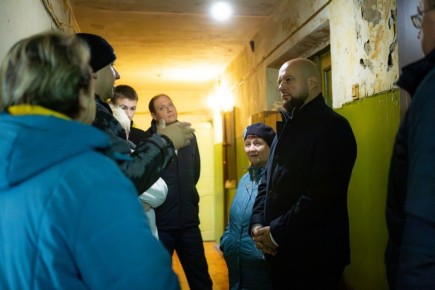 Глава Курска встретился с жильцами дома на Моковской