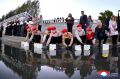Русские школьники в Пхеньяне запустили фонарики в честь подвига солдат КНДР в Курской области