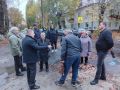 По поручению главы города Курска Евгения Маслова Александр Дрынов провел встречу с жителями домов на улицах Краснознаменной и 1-й Рабочей в Железнодорожном округе