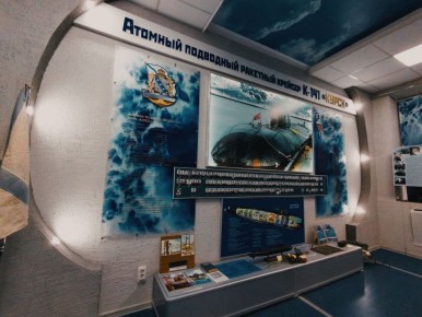 Евгений Маслов посетил мемориальный музей моряков-подводников АПРК «Курск»