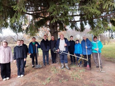 В Фатежском районе прошли осенние субботники