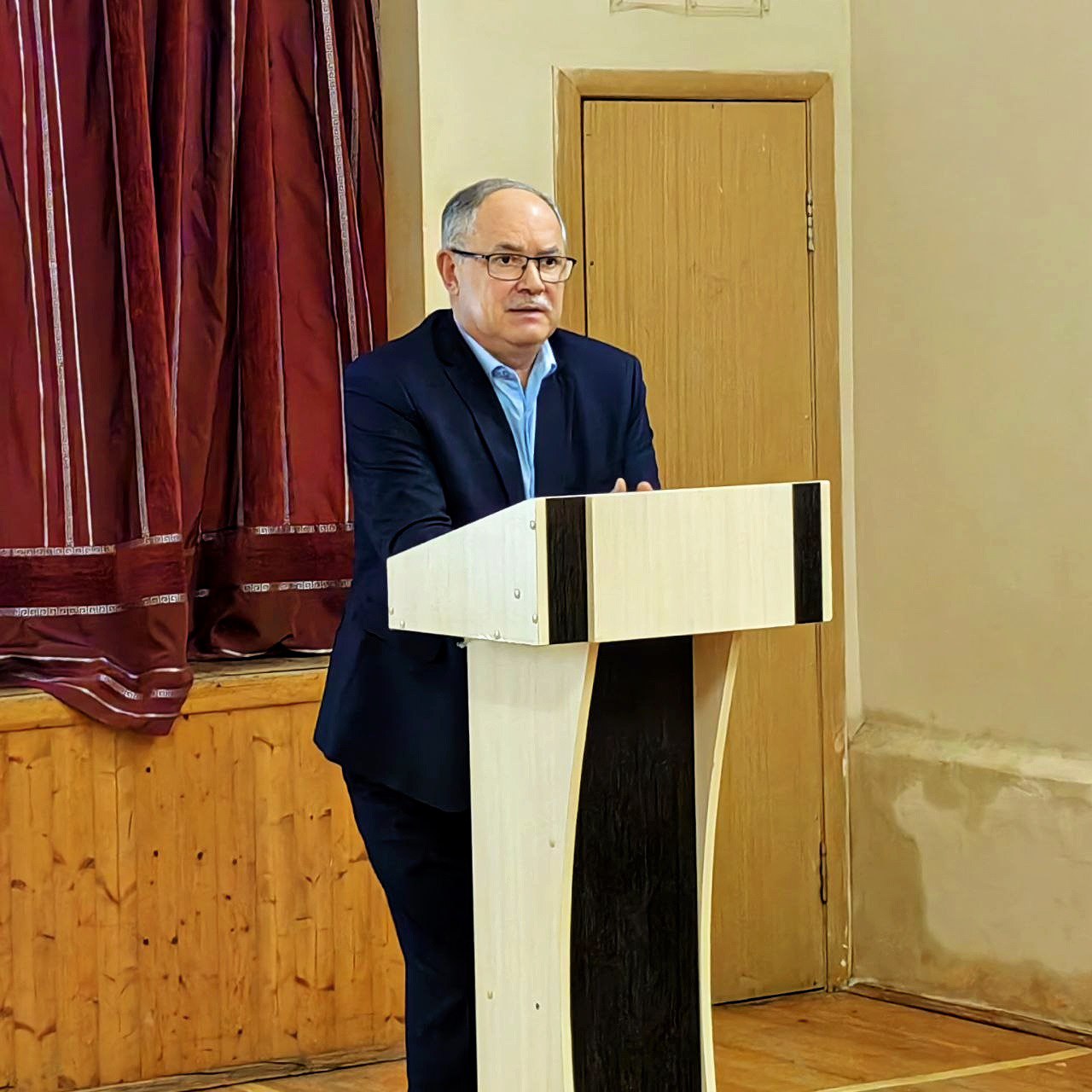 Юрий Астахов: Вчера посетил общешкольное родительское собрание в Пригородненской школе, где ключевой темой стала безопасность наших детей Юрий Астахов: Вчера посетил общешкольное родительское собрание в Пригородненской школе, где ключевой темой стала безопасность наших детей
