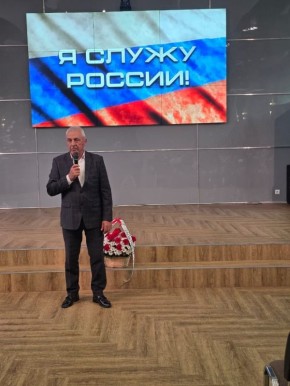 Во Дворце горняков, по сложившейся традиции, состоялись торжественные проводы железногорских призывников в ряды Российской армии