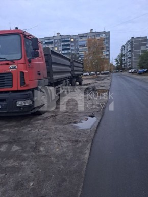 В Курске жители улицы Крюкова остались без тротуара
