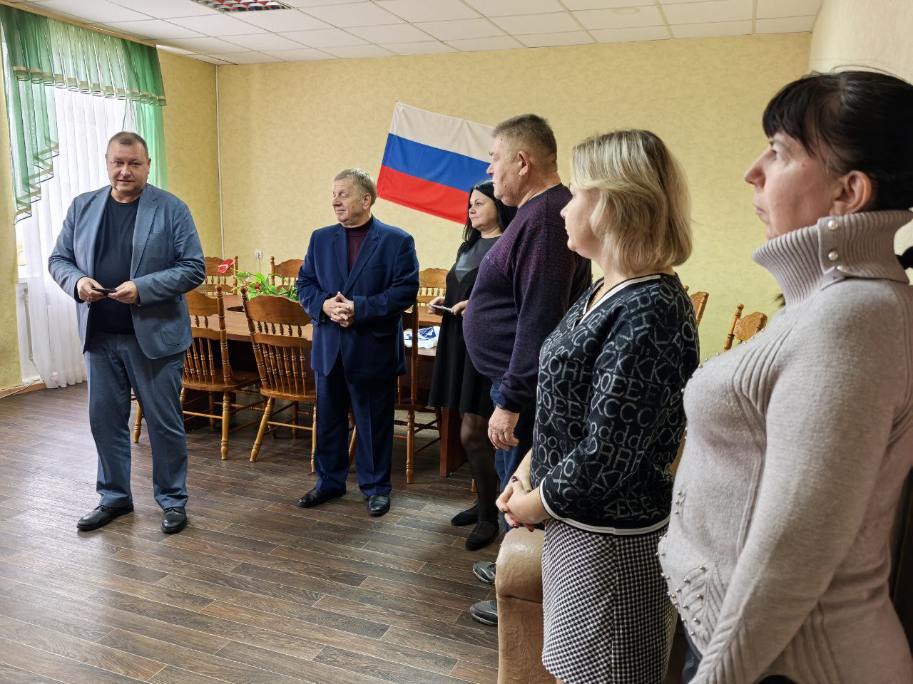 Андрей Телегин: Сегодня вручил удостоверения Главам Бесединского и Полевского сельских советов - Юрию Евгеньевичу Алябьеву и Виктору Николаевичу Постоеву Андрей Телегин: Сегодня вручил удостоверения Главам Бесединского и Полевского сельских советов - Юрию Евгеньевичу Алябьеву и Виктору Николаевичу Постоеву