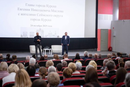 Мэр Евгений Маслов провел встречу с жителями Сеймского округа