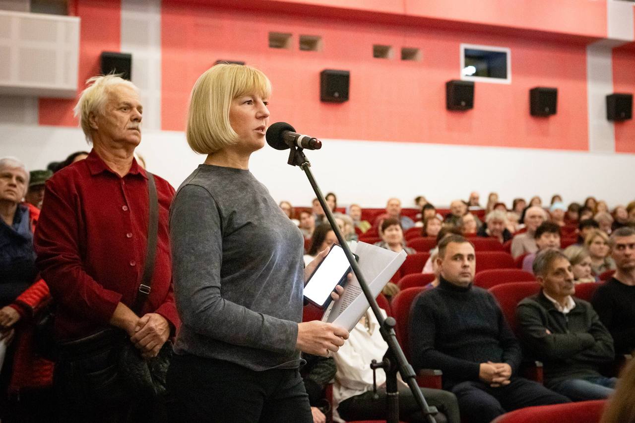 Мэр Евгений Маслов провел встречу с жителями Сеймского округа Мэр Евгений Маслов провел встречу с жителями Сеймского округа