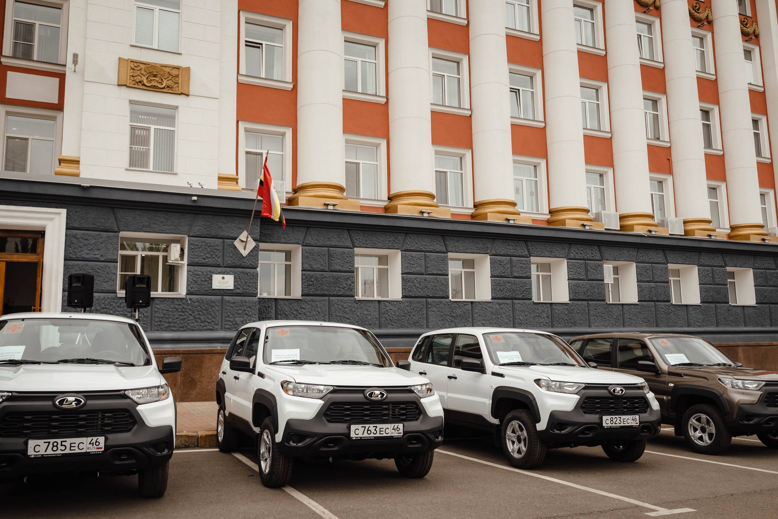 Александр Хинштейн: Сегодня в торжественной обстановке вручил ключи от десяти новых автомобилей, которые пополнили автопарк медицинских учреждений региона Александр Хинштейн: Сегодня в торжественной обстановке вручил ключи от десяти новых автомобилей, которые пополнили автопарк медицинских учреждений региона
