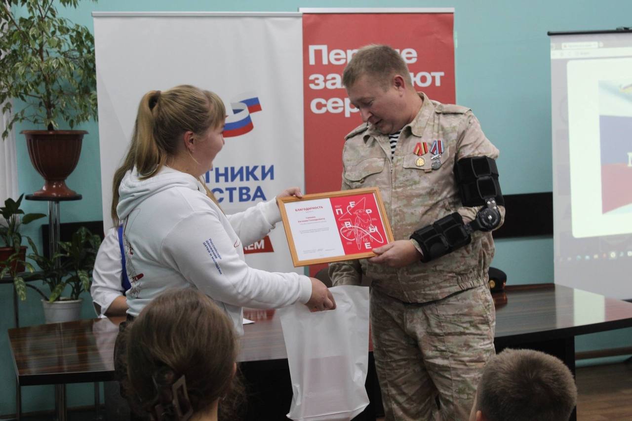 Виктор Петров: Вчера состоялась важнейшая встреча с участником специальной военной операции, нашим героем — Гапенко Евгением Геннадьевичем Виктор Петров: Вчера состоялась важнейшая встреча с участником специальной военной операции, нашим героем — Гапенко Евгением Геннадьевичем