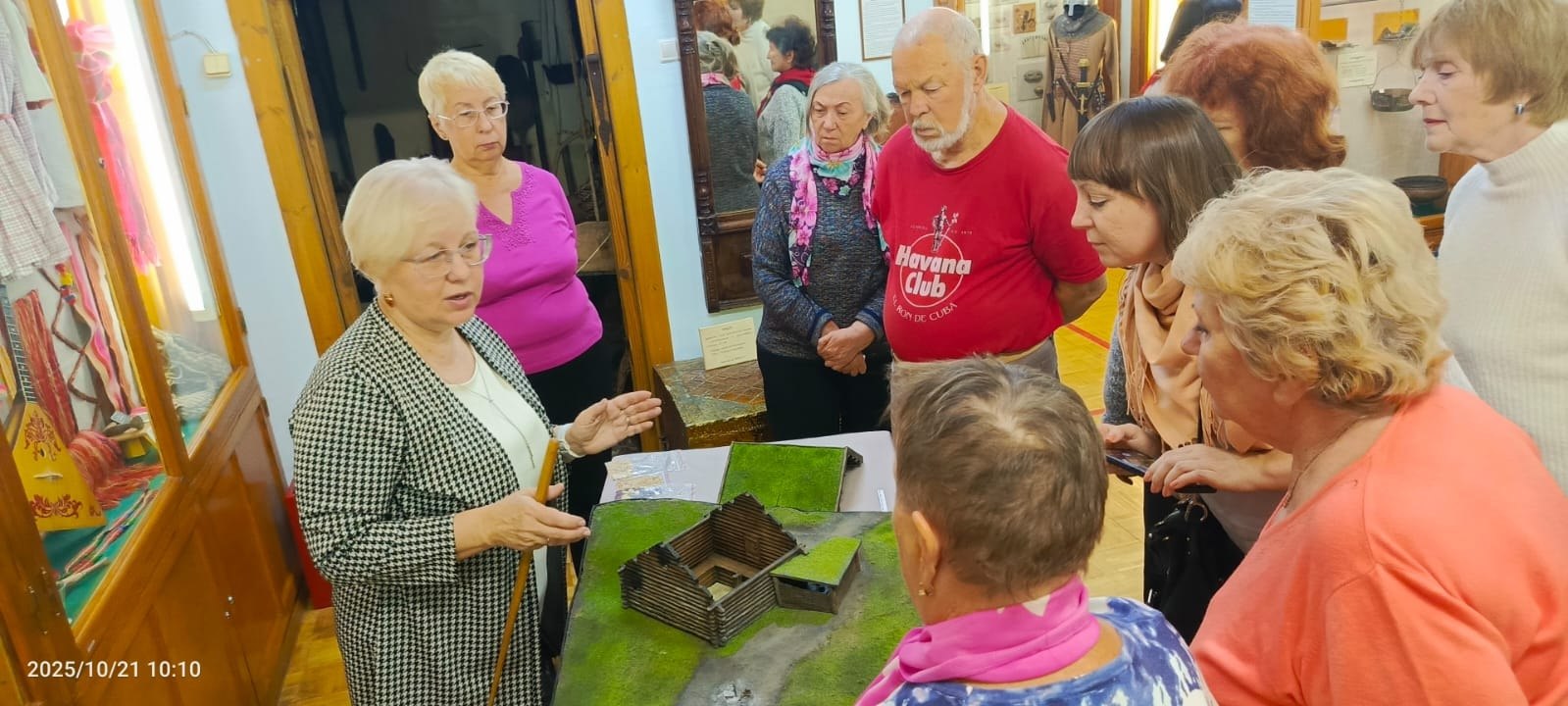 Участники проекта "Курское долголетие" Курчатовского района и города Курчатова посетили выставку «У истоков Руси» в Курчатовском краеведческом музее Участники проекта "Курское долголетие" Курчатовского района и города Курчатова посетили выставку «У истоков Руси» в Курчатовском краеведческом музее