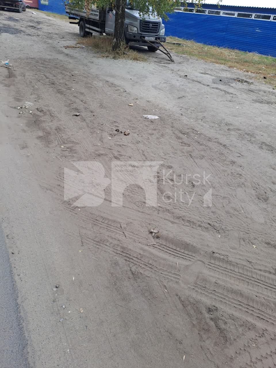 В Курске жители улицы Крюкова остались без тротуара В Курске жители улицы Крюкова остались без тротуара