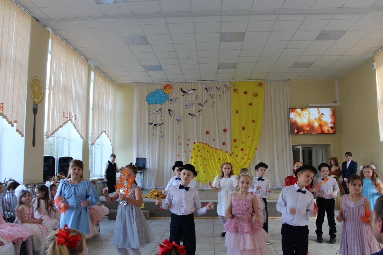 Золотая Осень в Касторенской СОШ №1: Праздник, полный волшебства! Золотая Осень в Касторенской СОШ №1: Праздник, полный волшебства!