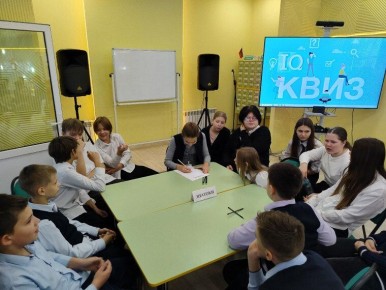 Сотрудники Центральной детской библиотеки провели для обучающихся Гимназии №1 6А класса (классный руководитель И.В.Дрёмова) и 6Б класса (классный руководитель О.А.Третьякова) интеллектуальную квиз-игру