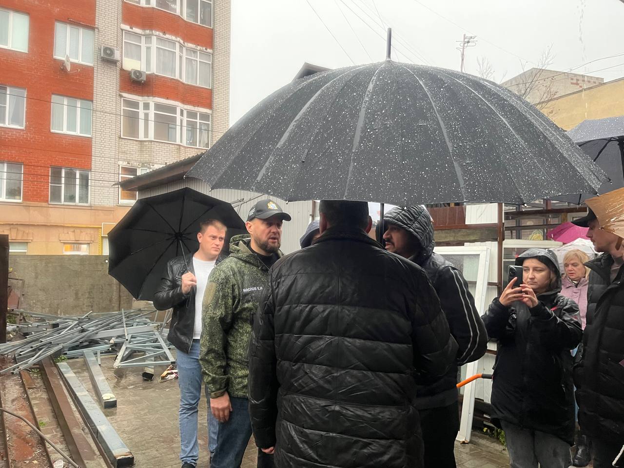 Александр Хинштейн осмотрел объект культурного наследия, к которому незаконно пристраивали летнюю веранду Александр Хинштейн осмотрел объект культурного наследия, к которому незаконно пристраивали летнюю веранду